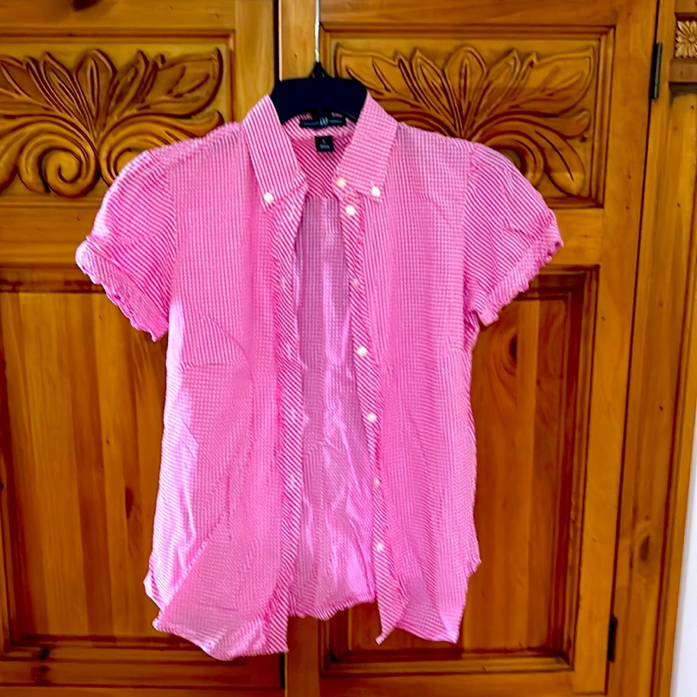 Cute pink shirt/blouse by gap